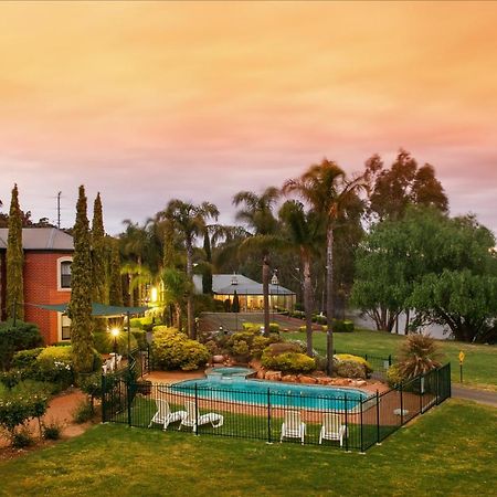 Готель Clare Country Club Екстер'єр фото