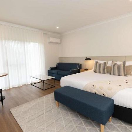 Готель Clare Country Club Екстер'єр фото