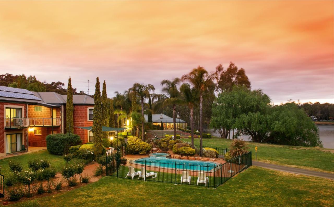 Готель Clare Country Club Екстер'єр фото