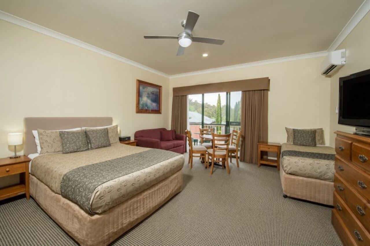 Готель Clare Country Club Екстер'єр фото