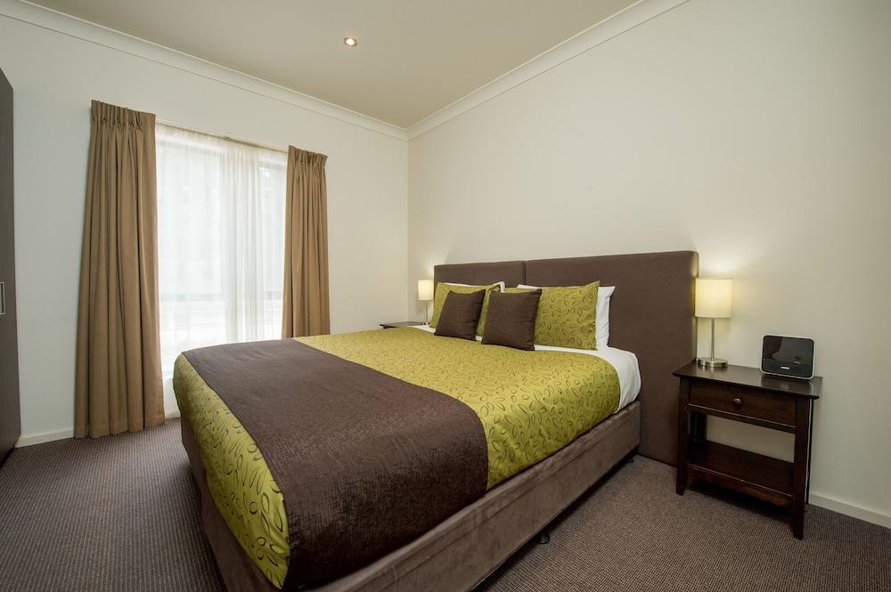Готель Clare Country Club Екстер'єр фото