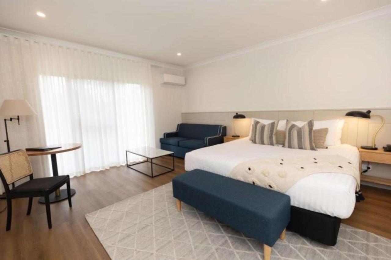 Готель Clare Country Club Екстер'єр фото