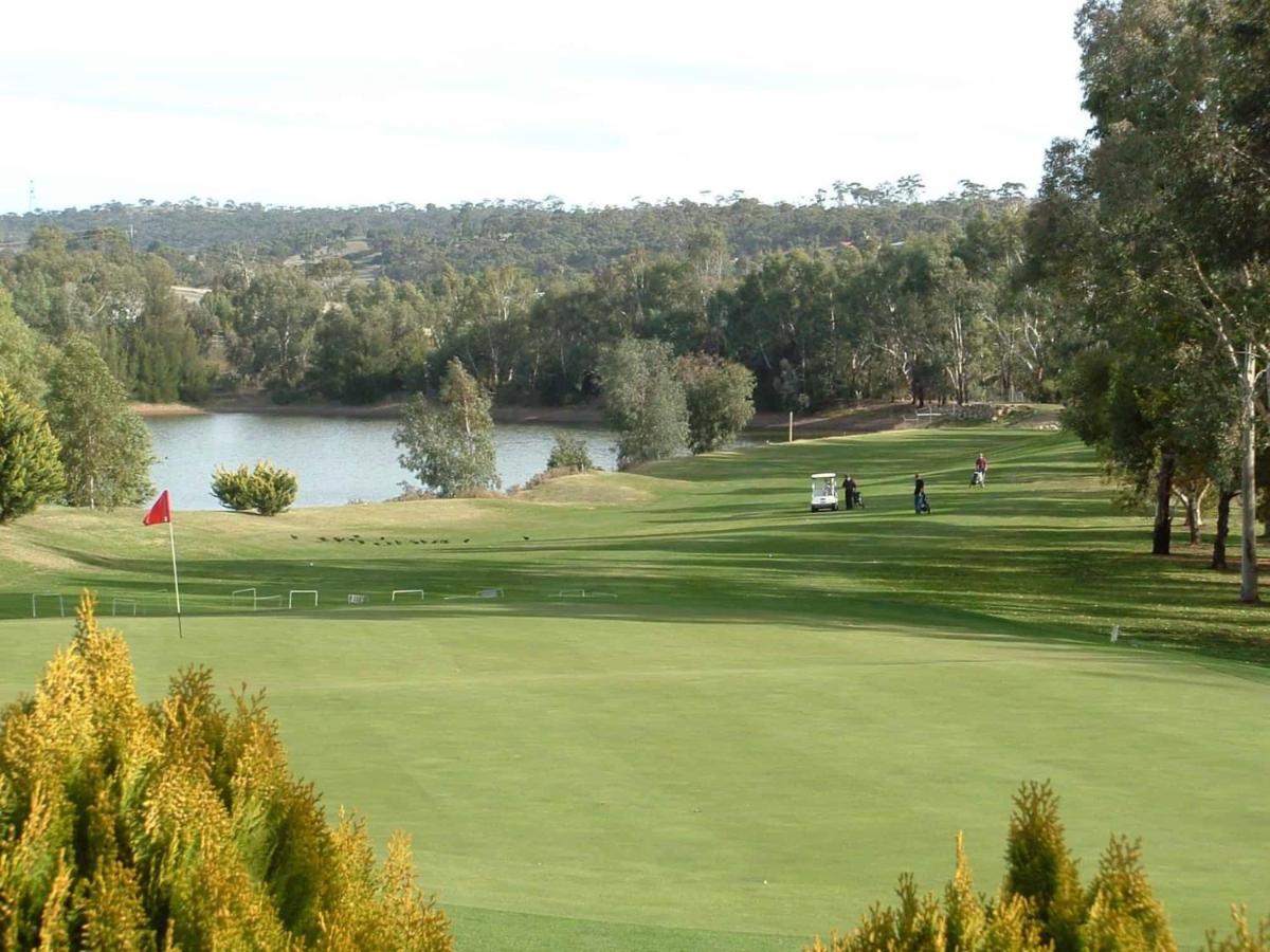 Готель Clare Country Club Екстер'єр фото