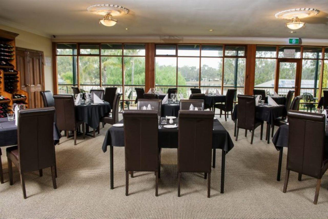 Готель Clare Country Club Екстер'єр фото