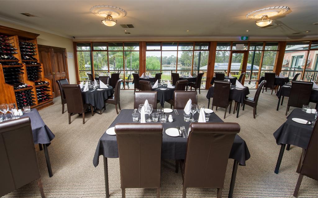 Готель Clare Country Club Екстер'єр фото