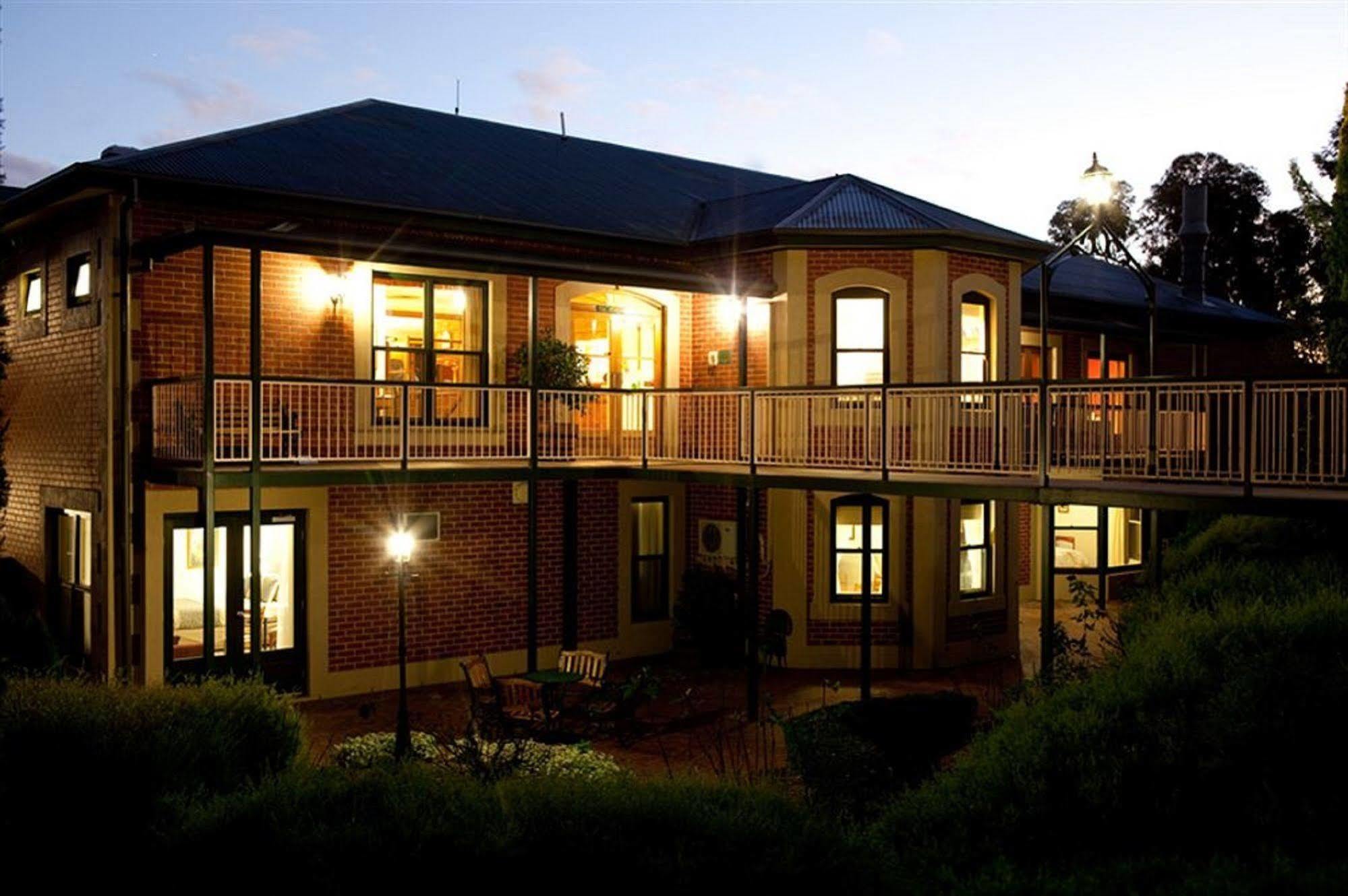 Готель Clare Country Club Екстер'єр фото