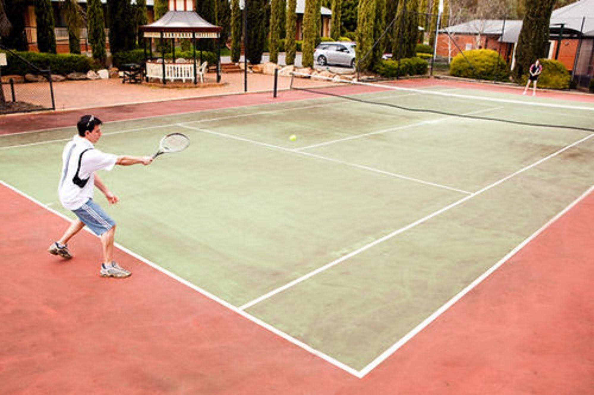 Готель Clare Country Club Екстер'єр фото